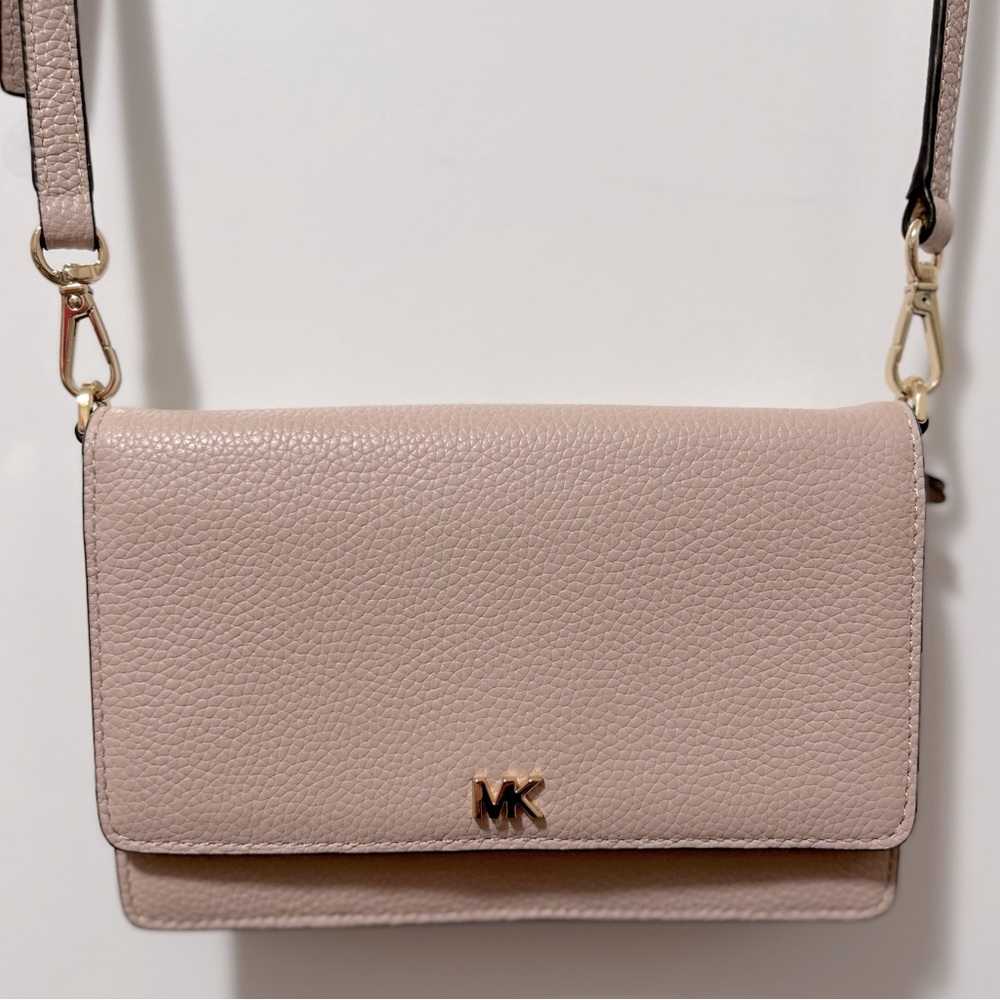 Michael Kors Crossbody Bag Purse in Blush Pink with adjustable strap